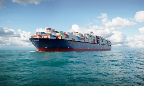 3d cargo container ship in sea 工廠節電、公司節電、電費上漲、企業省電、用電大戶